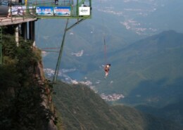 What are some good places for bungee jumping in China?